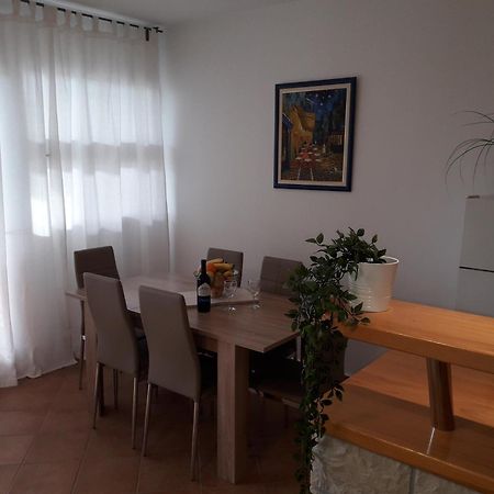 Luno Apartment Omiš Екстериор снимка