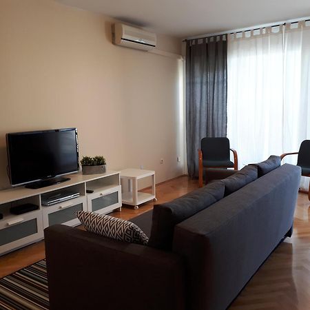 Luno Apartment Omiš Екстериор снимка