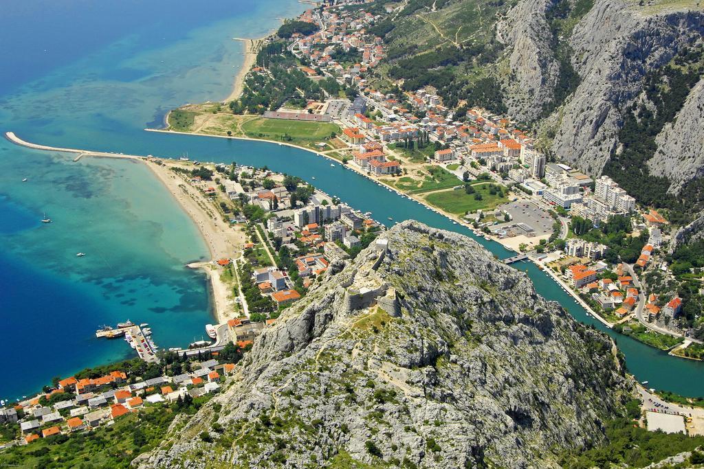 Luno Apartment Omiš Екстериор снимка